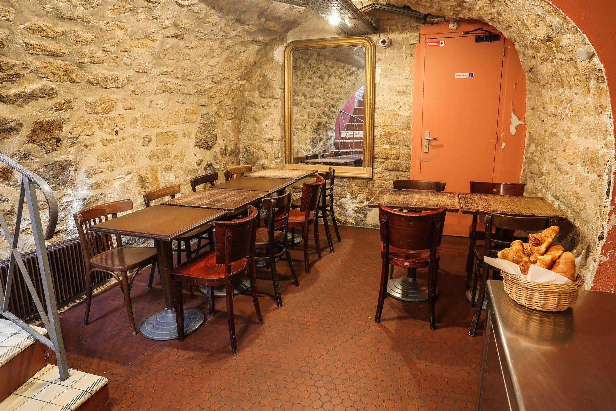 Young And Happy Latin Quarter By Hiphophostels Hostal *